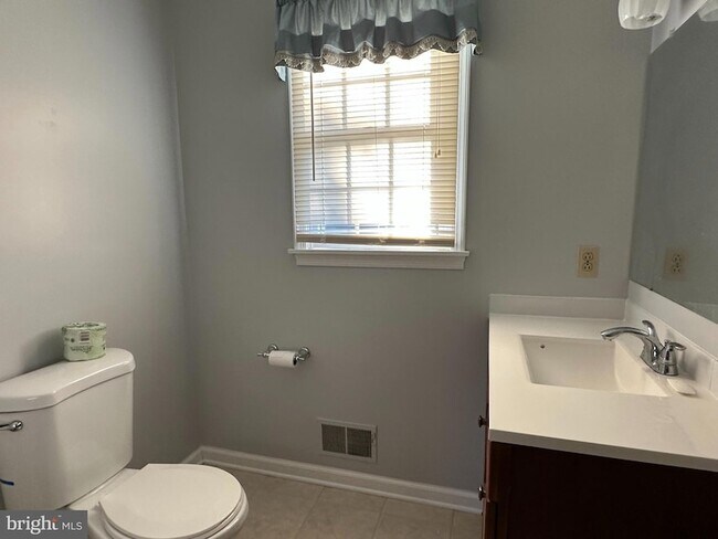 Building Photo - 703 Lora Ln