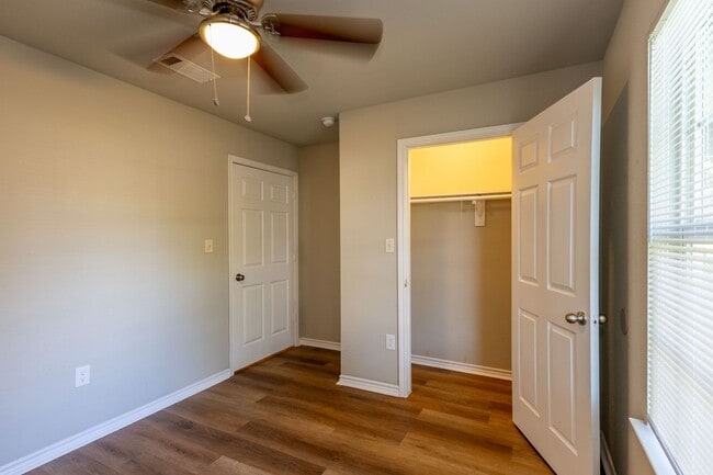 Building Photo - Cozy and well maintained 2 Bed / 1 bath home in Beaumont! Move in ready!