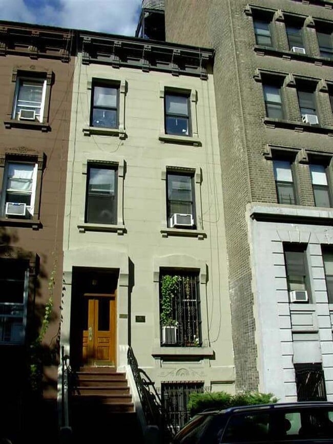 Building Photo - 131 W 82 St