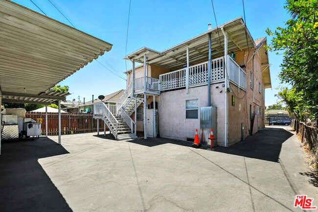 Building Photo - 3962 1/4 S Hobart Blvd