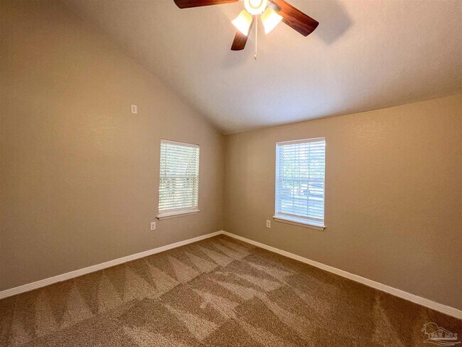 Building Photo - 2265 Klinger St