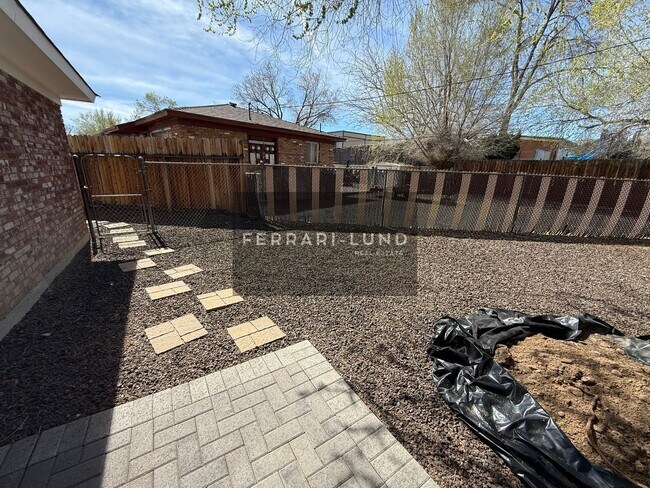 Building Photo - Eden 965-967