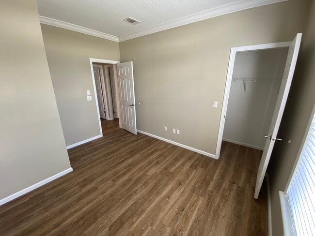 Building Photo - 5307 Camelot Dr E