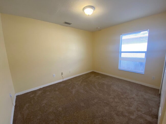 Building Photo - 487 Winwood Ct