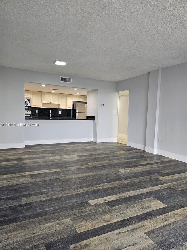 Building Photo - 6930 Miami Gardens Dr