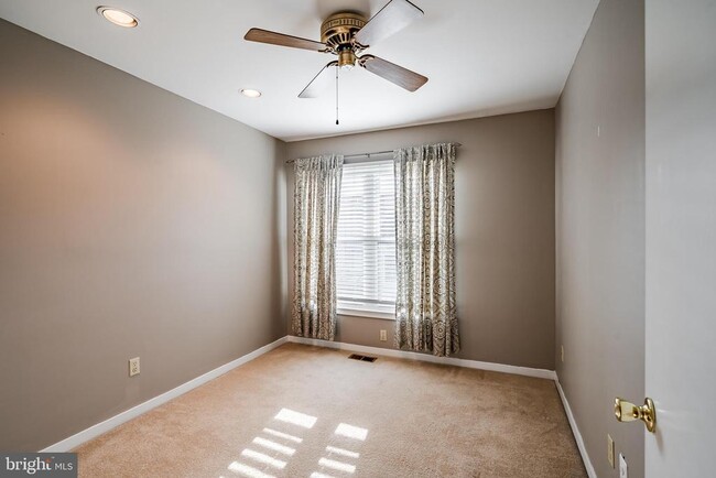 Building Photo - 801 Winchester Ct