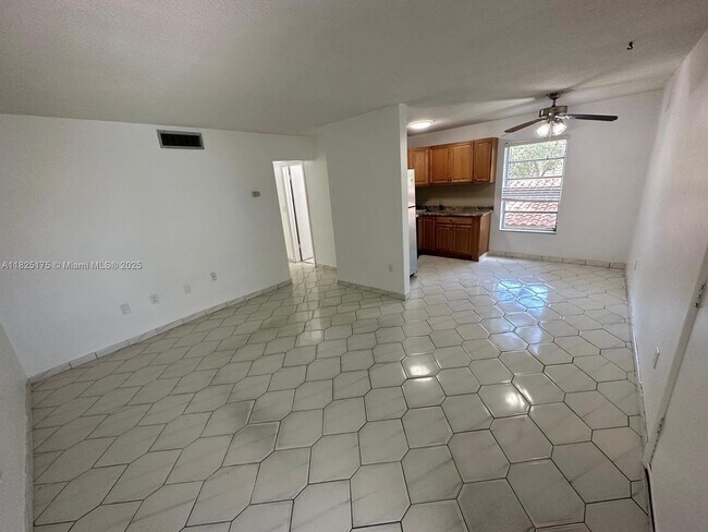 Building Photo - 820 Salzedo St