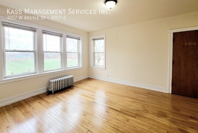 Primary Photo - 3057 W Argyle St