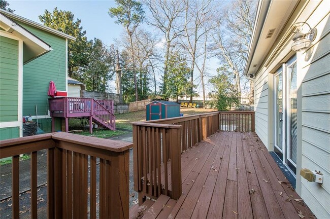 Building Photo - 1095 Deckner Ave SW