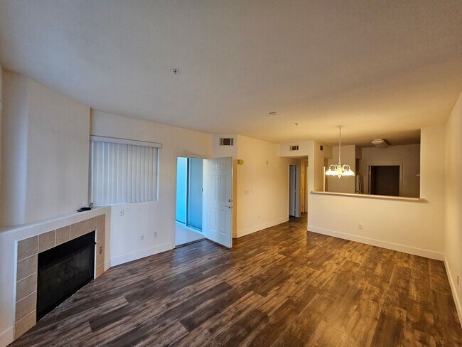 Building Photo - *Guard Gated @ Vistana- 1 Bedroom Condo!