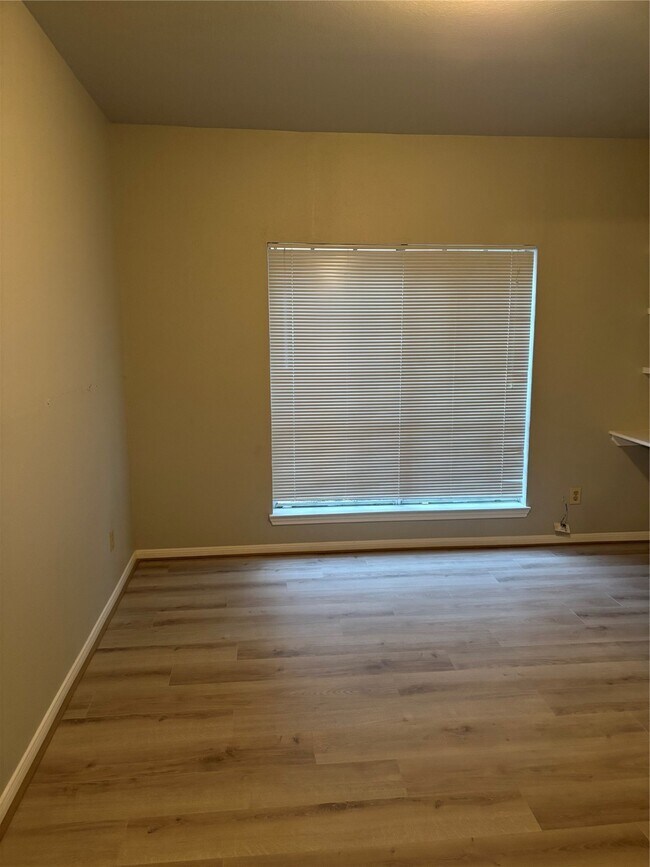 Building Photo - 2626 Holly Hall St