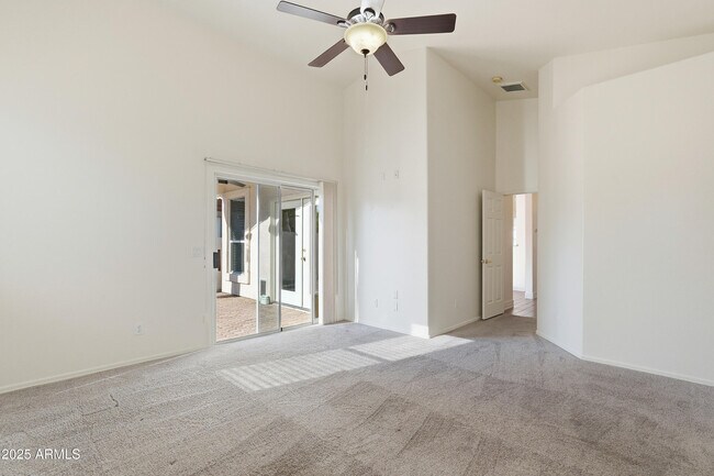 Building Photo - 2059 E Huron Ct