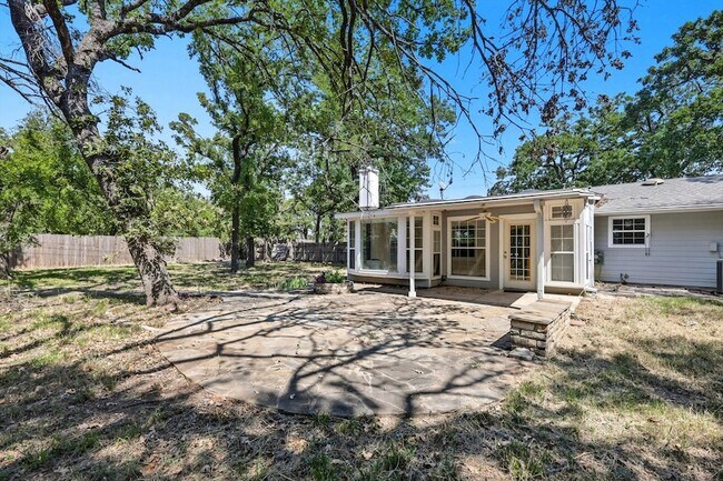 Building Photo - 5702 Teasley Ln