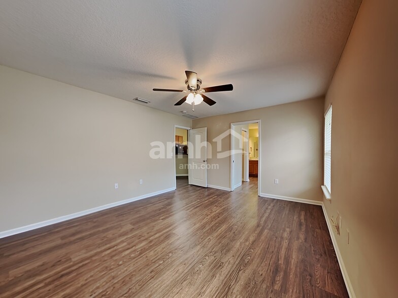 Building Photo - 6732 Gentle Oaks Dr