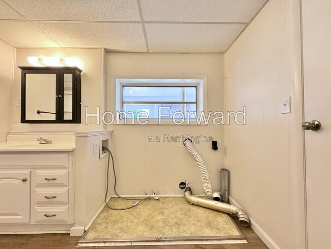 Building Photo - 107 N Robbins Ct