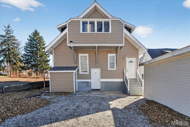 Building Photo - 221 Lebanon Ave