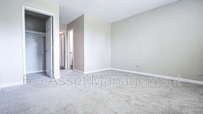 Building Photo - 112 Avian Dr