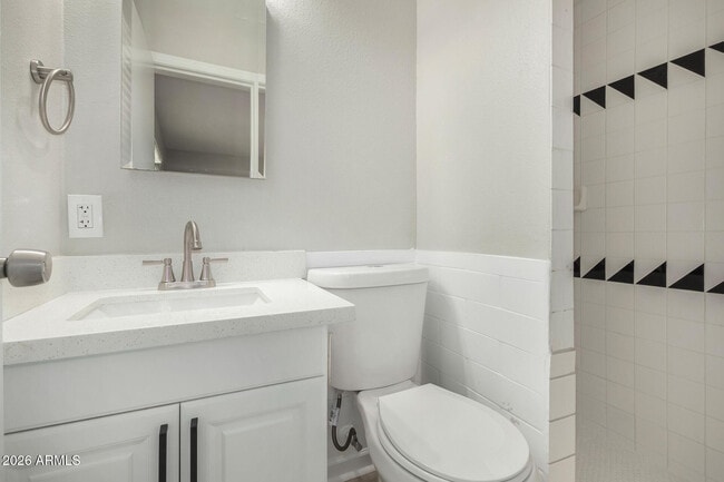 Building Photo - 4911 E Culver St