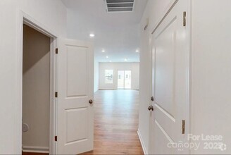 Building Photo - 2752 Yeager Dr NW