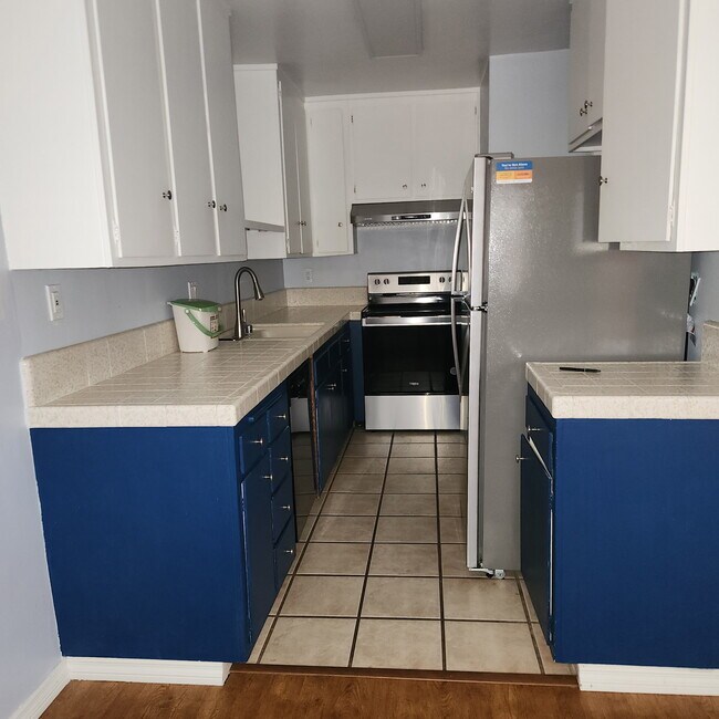 kitchen with upgraded appliances - 138 S Bryn Mawr St
