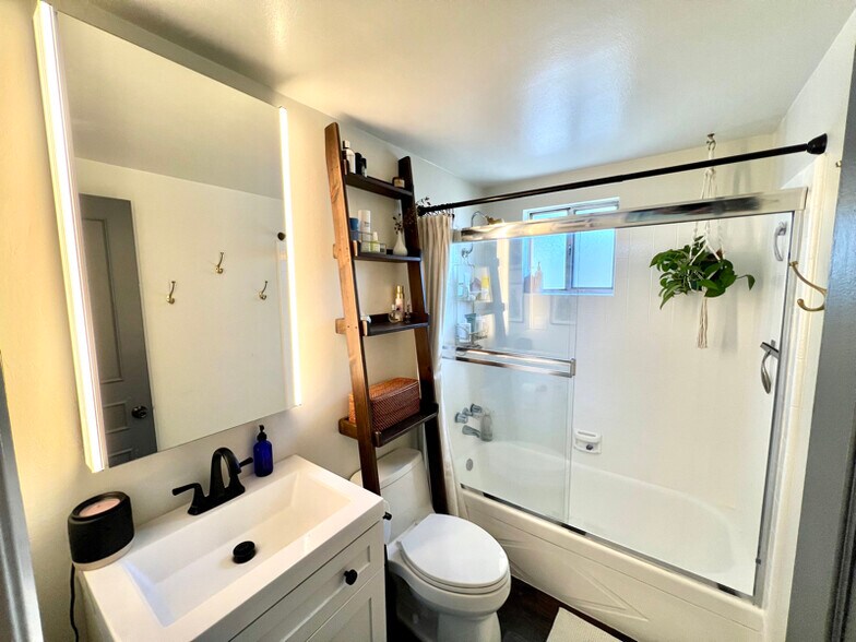 Building Photo - 726 Beall St