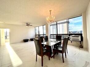 Building Photo - Kakaako: 2 Bed, 2 Bath, 2 Parking with Sto...