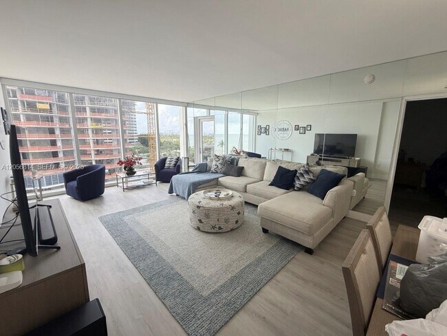 Building Photo - 10275 Collins Ave
