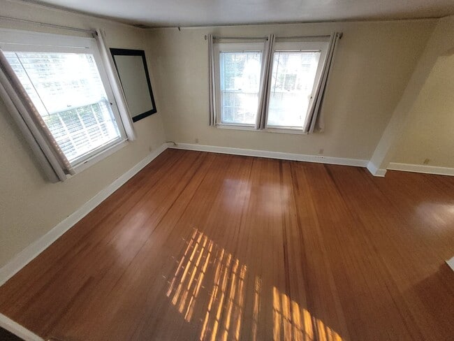 Building Photo - Monterey1408