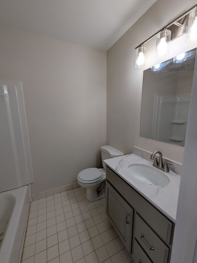 Building Photo - 416 Main St