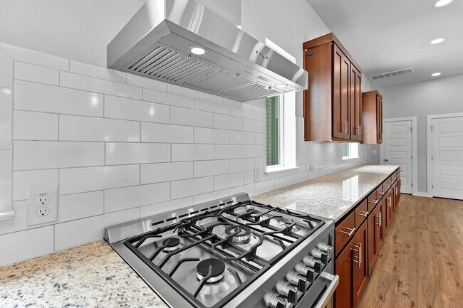 Building Photo - 100 Bryson Bend
