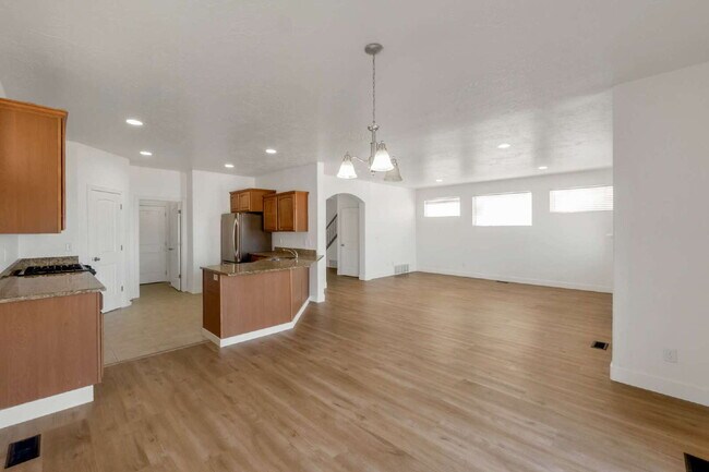 Building Photo - Beautifully Updated 3-Bedroom Home Near Traverse Mountain with Stunning Point of the Mountain Views!