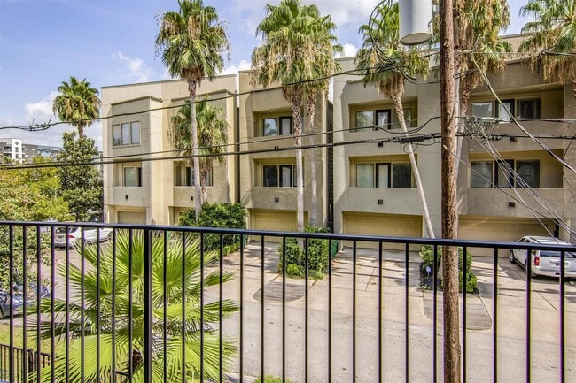 Building Photo - 5227 Lillian St