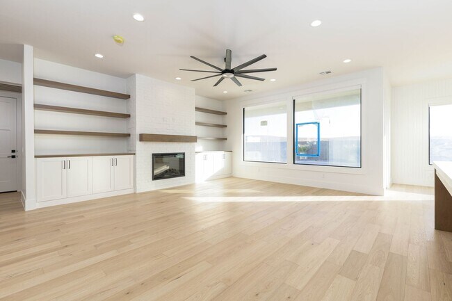 Building Photo - Brand New 6 Bed 4 Bath Rental with pool Near Sand Hollow!