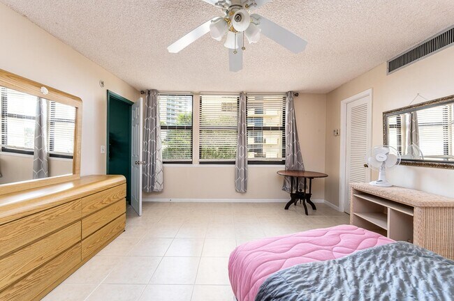 Building Photo - 2800 N Ocean Dr