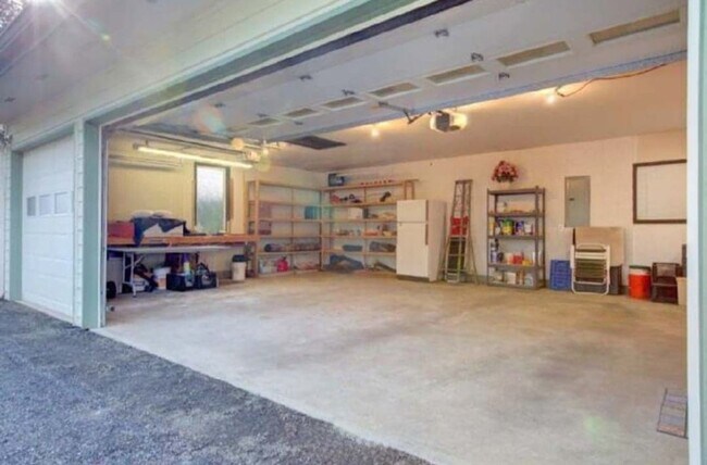Building Photo - 2 Bedroom 2 bath located in Alderbook