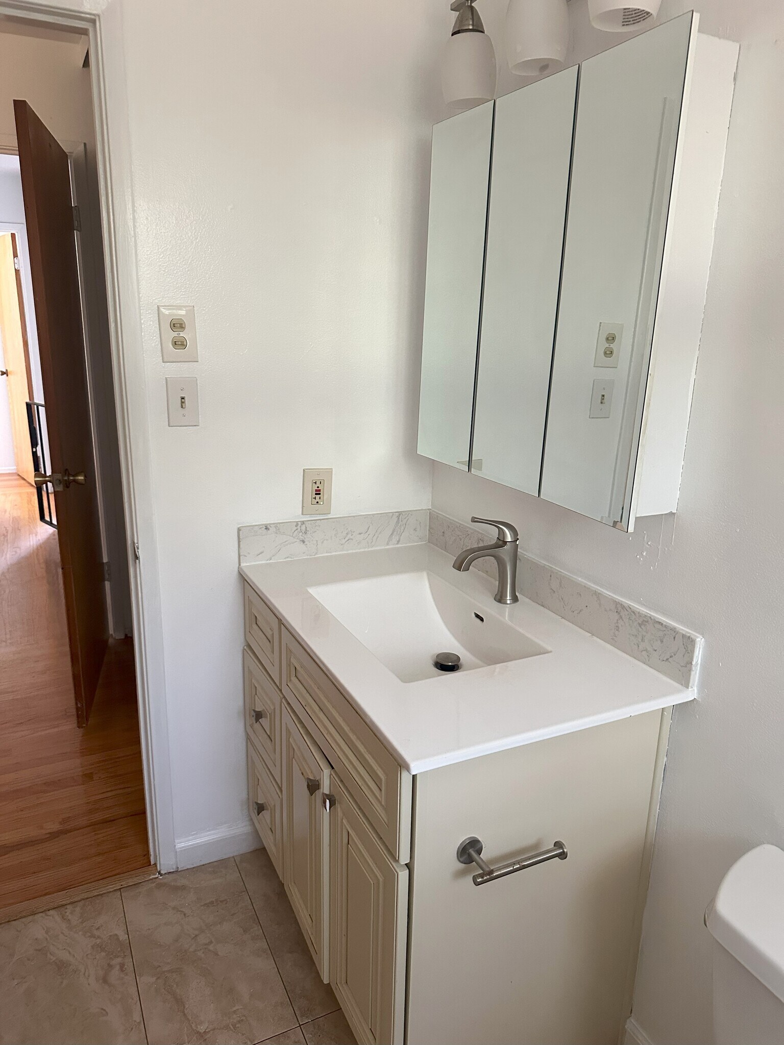 Building Photo - 2434 Mira Vista Dr