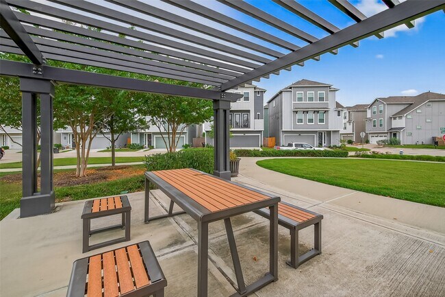 Building Photo - 2013 Kirby Landing Dr