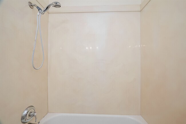 Building Photo - 6410 Del Monte Dr