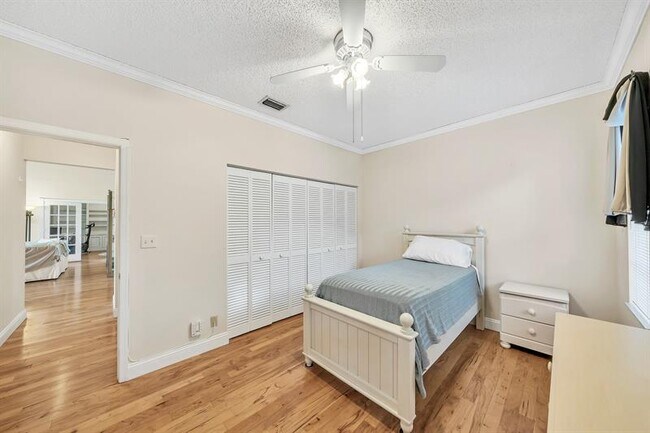 Building Photo - 7644 Elm Ridge Dr