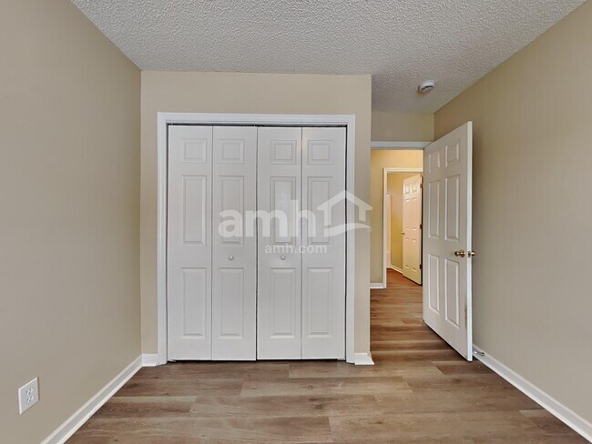 Building Photo - 318 Sunburst Way