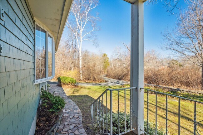 Building Photo - 17 Hillside Rd