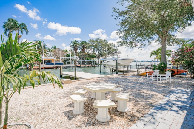 Building Photo - 14827 N Bayshore Dr