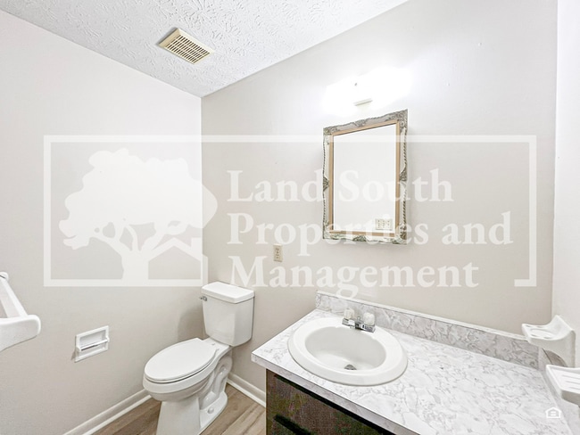 Building Photo - 711 W Daughtery Rd