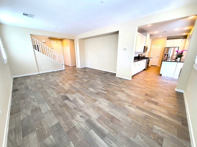 Building Photo - 4 Bedroom House with Community Pool, Baseb...