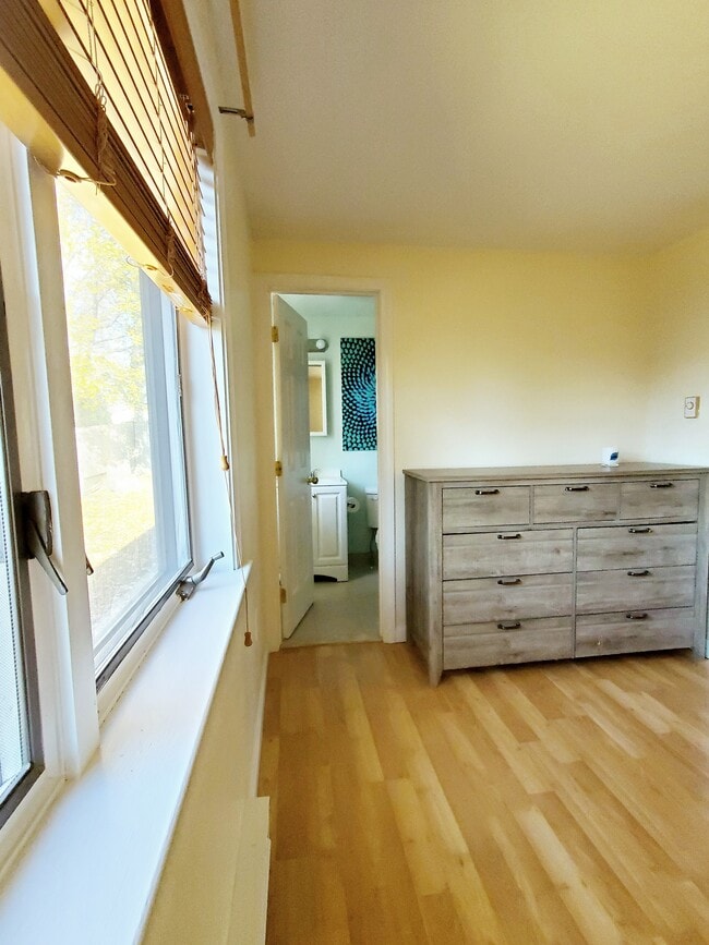 Building Photo - 23 Oakview Cir