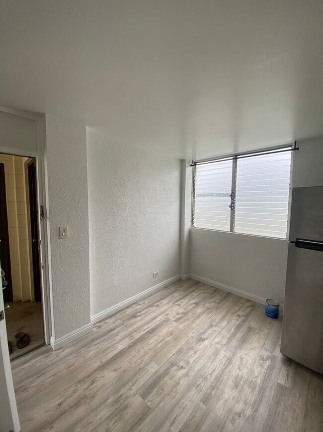 Building Photo - Convenient 1 Bedroom, 1 Bath, 1 Parking  Near Waikiki