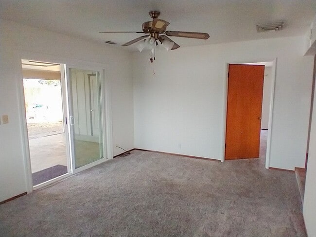 Building Photo - 2 Bedroom Orland Home