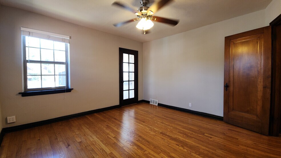 Building Photo - 5112 Jamieson Ave