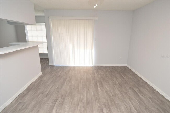 Building Photo - 8635 Mallard Reserve Dr