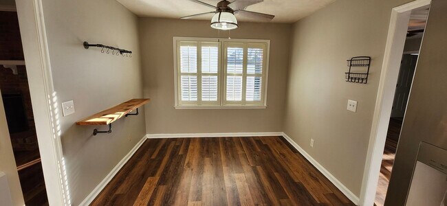 Building Photo - 4 bedroom home in North Columbus